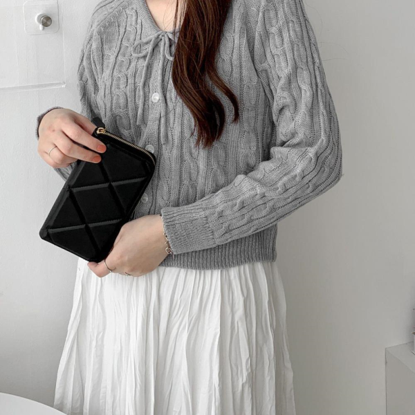 Cloak, girl's complexion, lambskin mini wallet by Jacques Nulibei