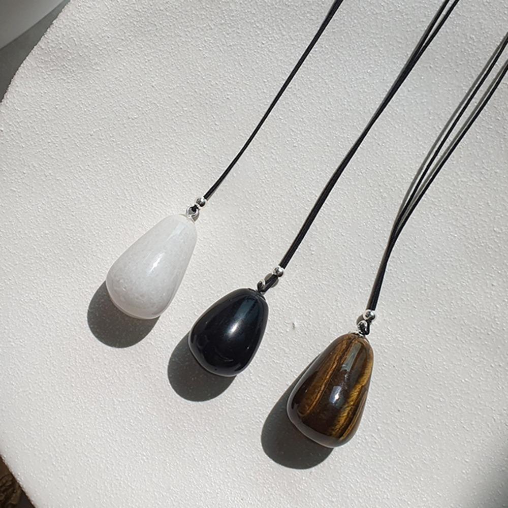 Silk drop earrings long necklace woman daily look