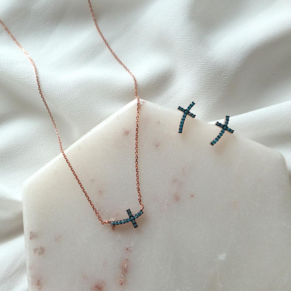 Silver cubic pendant necklace with skirt and girl motif