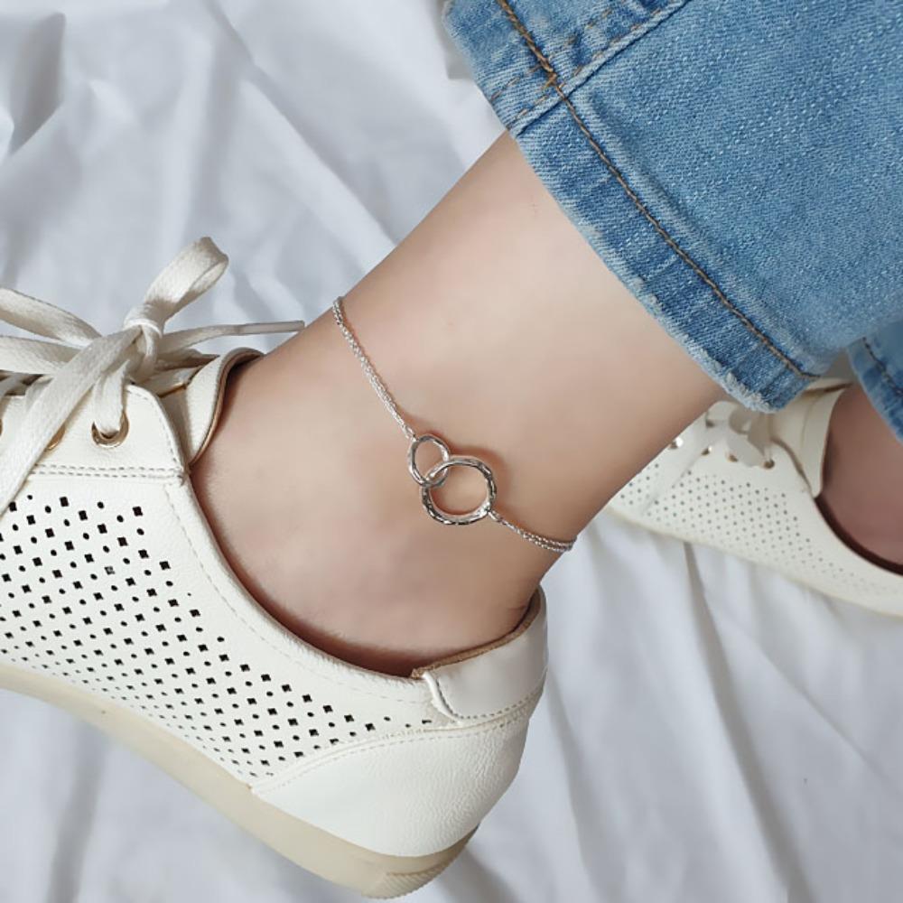 Seamless女性日常约会look elegant summer feeling silver circle bracelet