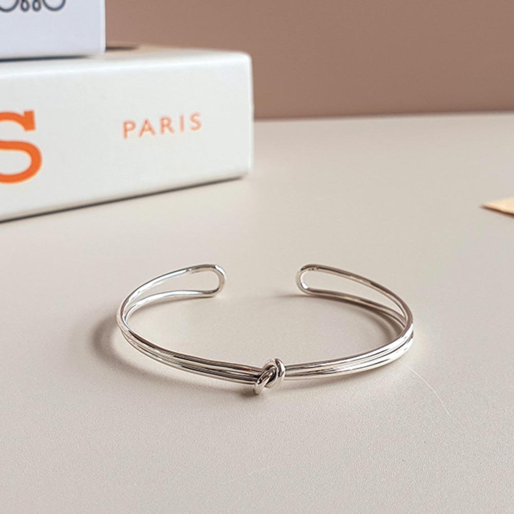 Vintage Women's Twisted Silver Open Bangle Bracelet with Drapery Design