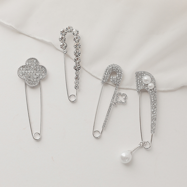 Jay Loren Bvdai 98Bh0163 White Crystal Brooch