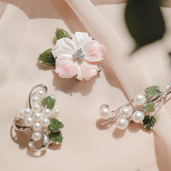 Jay Loren Biv代伊滋 Flower Mother-of-Pearl Cubic Zirconia Brooch Bb0302