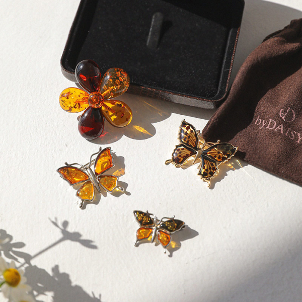 Jayloren Bivedi Pumpkin Gem Flower Pin Bb0309