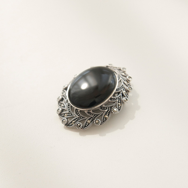 Jaye Roe Bvdige Onix Macasite Oval Brooch Bb0338