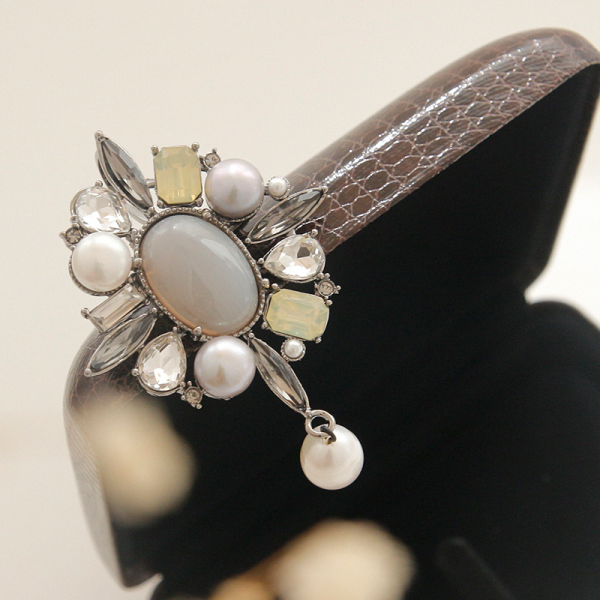 Jaye Loren Bavedi Agate Pearl Cubic Zirconia Brooch Bb0351