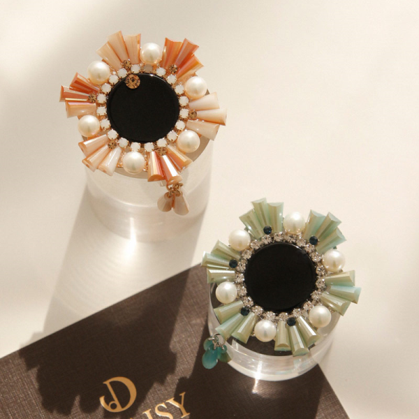 JayLoren Bvdayeza Onyx Flower Pearl Brooch Bb0370