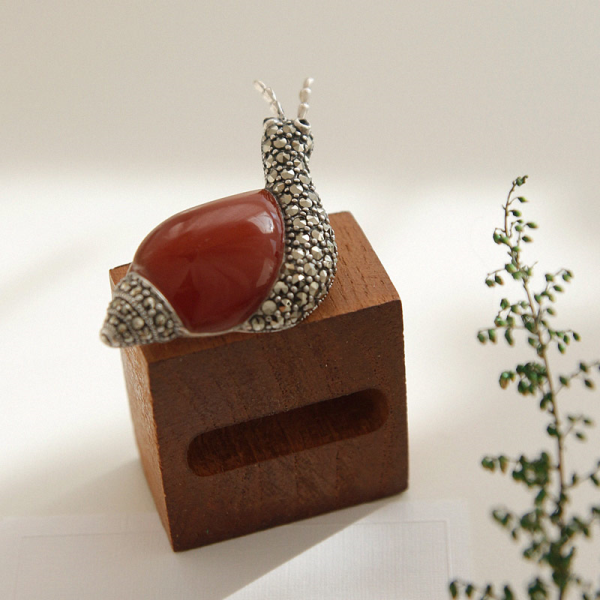 Jay Loren Bivedge Zhang Jiaman Makaas Shell Silver Brooch Bb0402