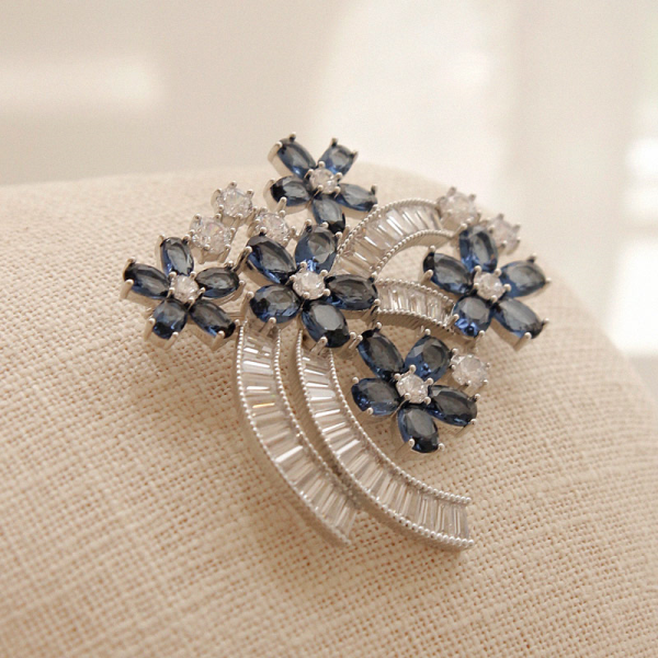 JayLoren Bivday Blue Cube Flower Pin Bb0413
