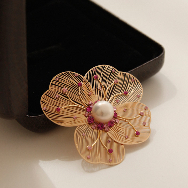 Jay Loren Bivedi Cubic Zirconia Gold Flower Pin Bb0417