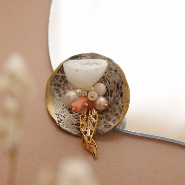Jay Loren Pearl Bai Dai Zi Zhuo Round Cubic Brooch Bb0422