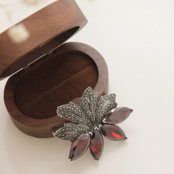 Jaylo Loren Bivedaji Ganet Flower Silver Brooch Bb0447
