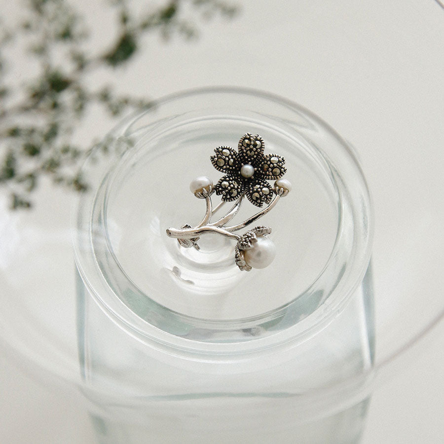 Jay Loren Bivedi White Pearl Flower Macasite Silver Brooch Bb0464