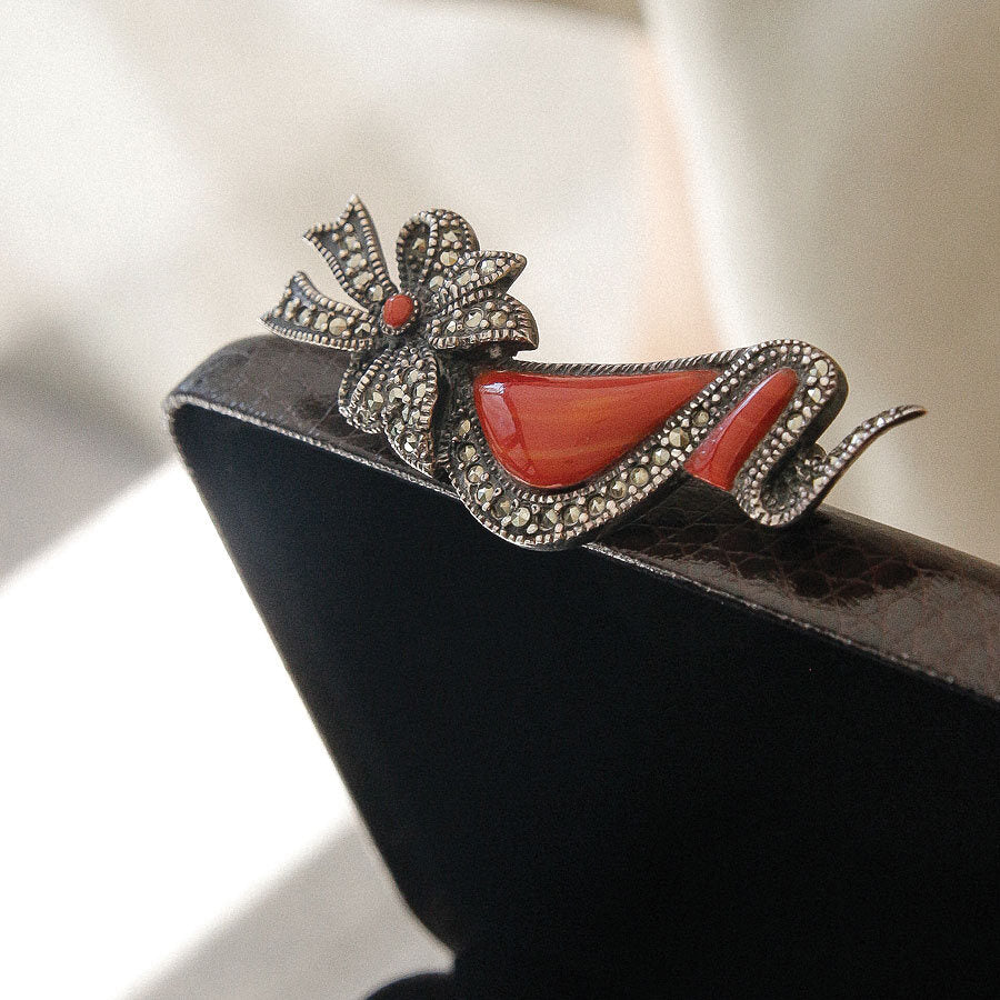 Jayloven Bivday Oonicus Coral Ribbon Silver Brooch Bb0468