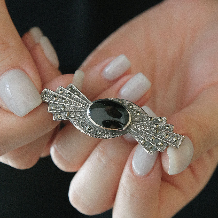 JayLoren Bivdaye Round Onyx Macassite Silver Brooch Bb0469