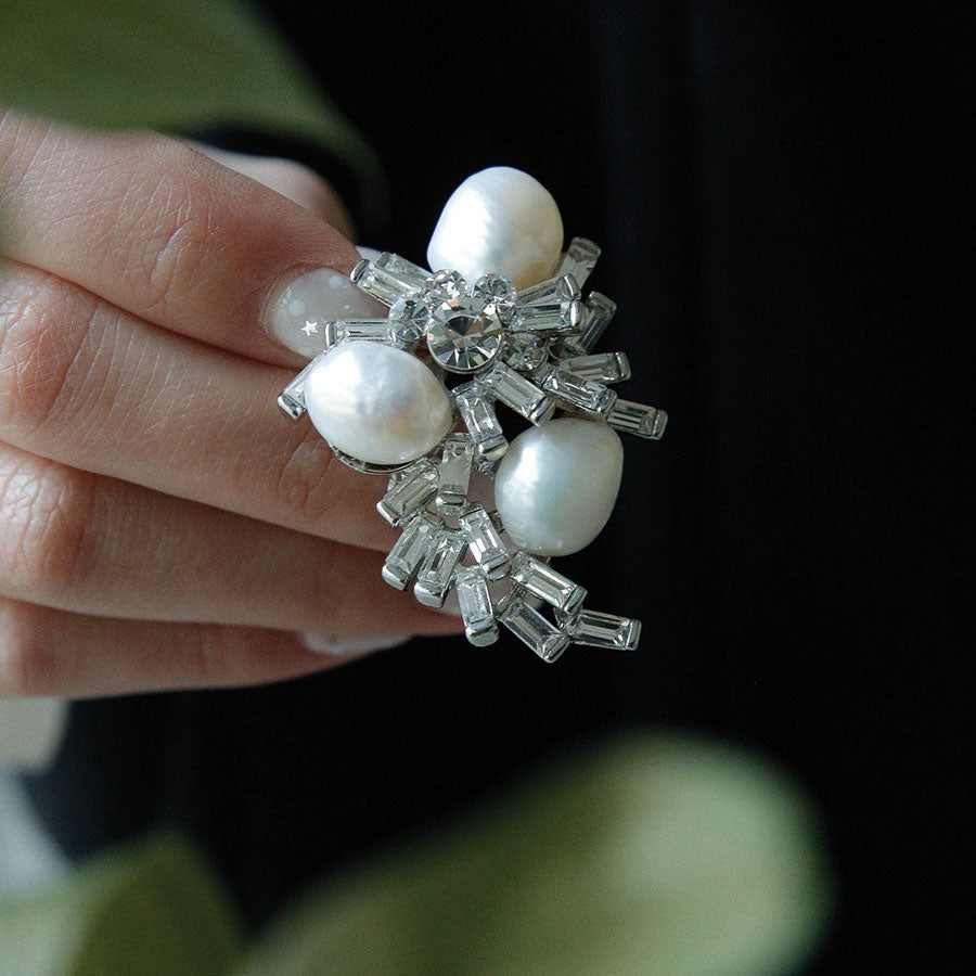 JayLoren Bivalve Pearl Earring Brooch Bb0483