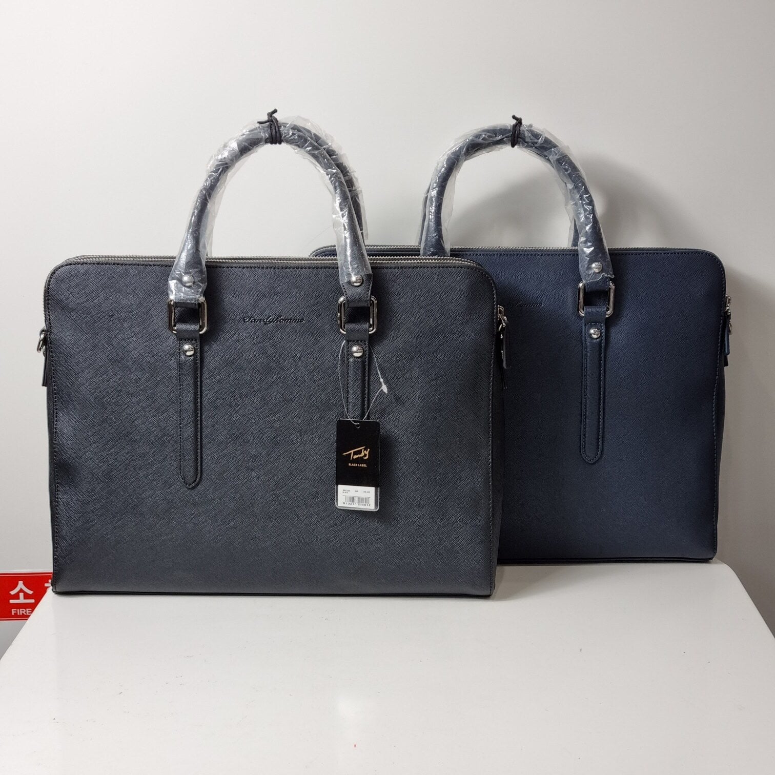 Tanji CentralSejong Men's Simple Cow Leather Briefcase B21305VT5