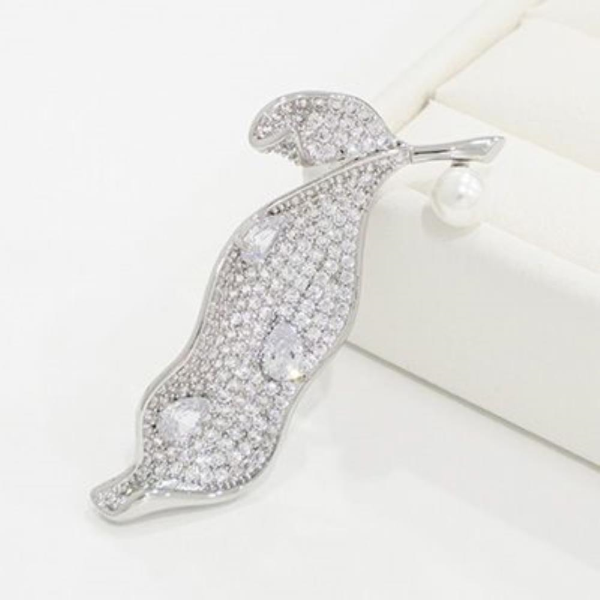 VY girl party dinner set cubic leaf brooch