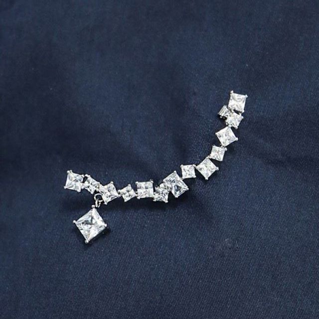 Owner Clan Popular Product Zirconia Charming Moonlight Half Moon Brooch GWM [WFGL4Y4260505