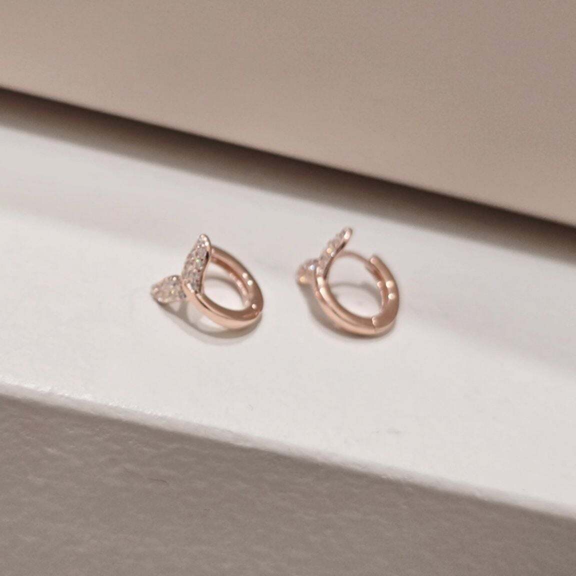 OwnerClan popular item S5018 women's lucky sperm whale tail earrings daily one-touch sterling silver