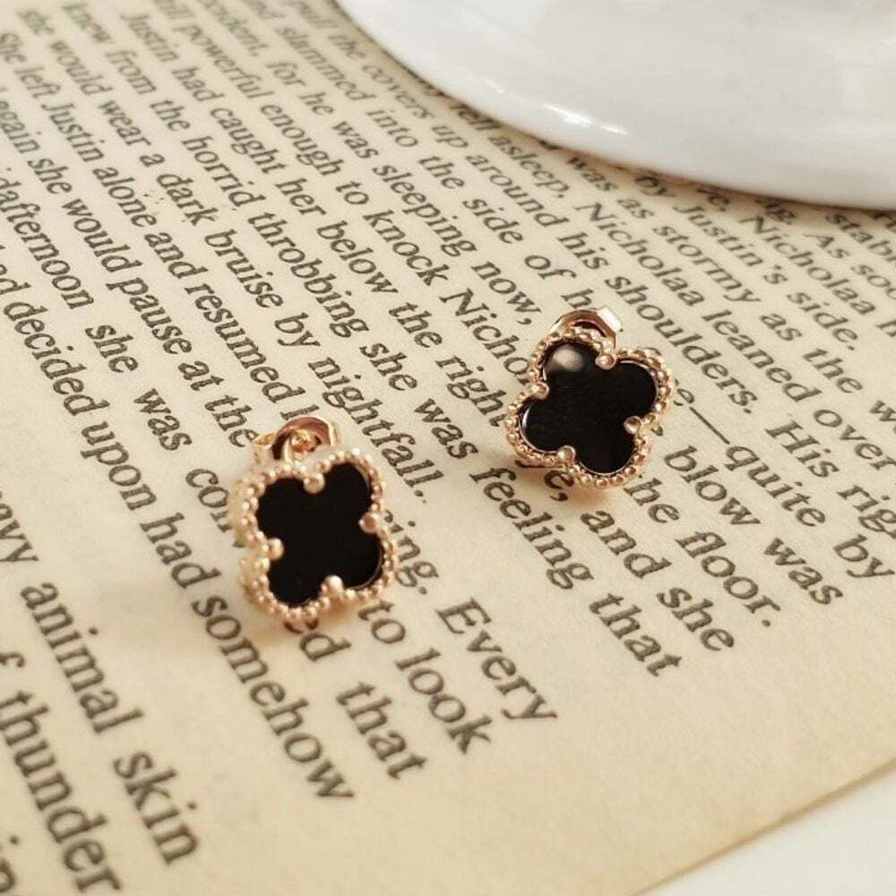 Sheer Charm Popular Product SE127 Women's Chic Onyx Clover Earrings Silver (925 Silver) [WFMI9QG2603