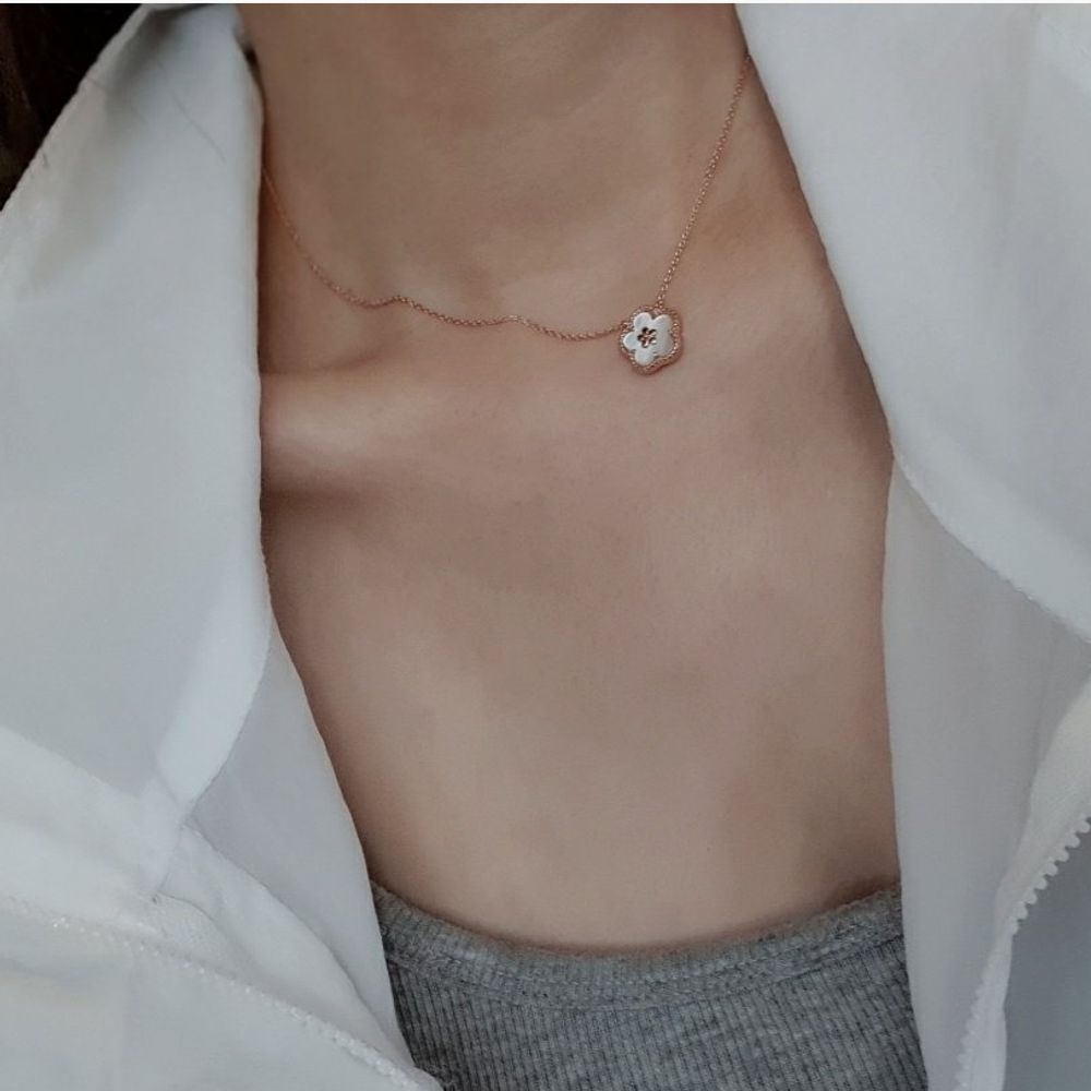 OwnerClan popular item SN1006 women's agate flower design simple daily silver necklace (925 Silver) 