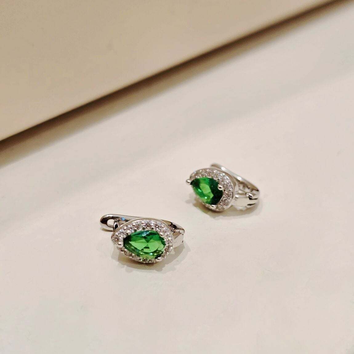 Ownerclan popular product S773 women sparkling emerald point blingbling water drop design earrings 9