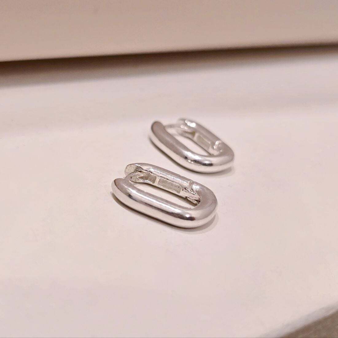 Ownerclan Popular Item S720 Women's Bolt Point Simple Mini Earrings Silver925 [WFMI9WJ260328]