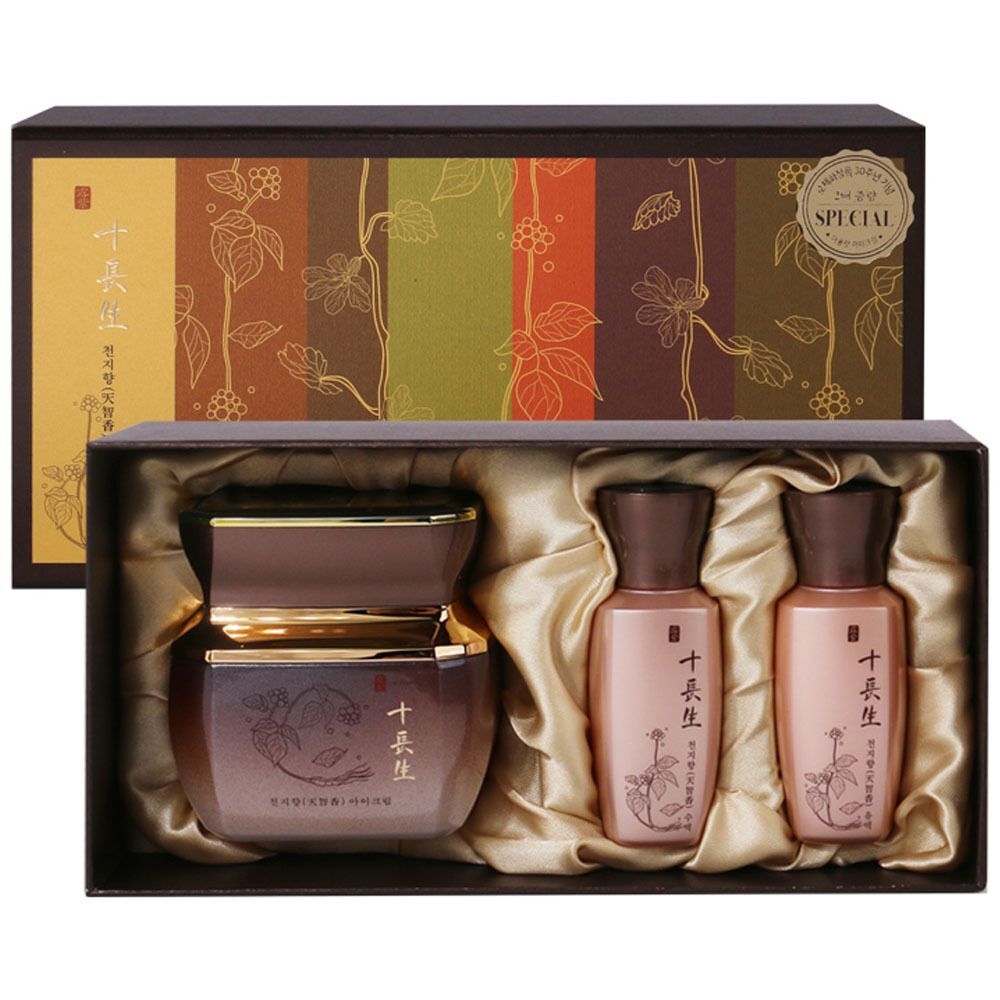 Celebrity House gently wraps MONNMOVX and hydrates it with 25ml of traditional Korean cream
