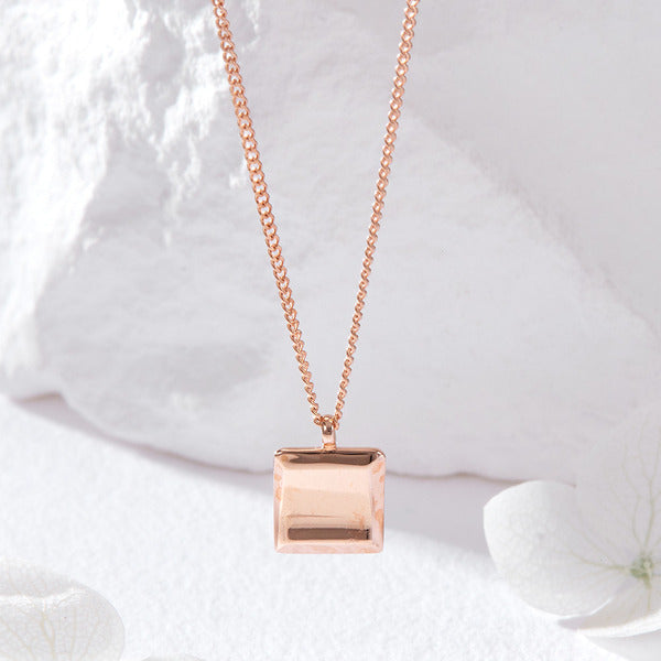 AirbnbGold 14K Square Curved Coin Chain Necklace JNN42157