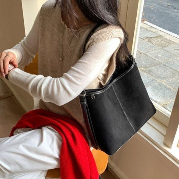 Befriend Women's 877HES63 Classic Daily Suede Belted Shoulder Bag