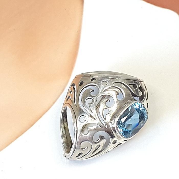 A-grade blue topaz rough brooch 241005-02 (21283667A)