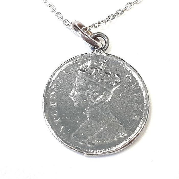 Bluekey 925 sterling silver queen coin necklace (33538206A)