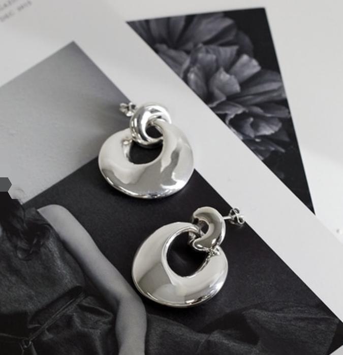 Pretty unique bold silver earrings (13988253A)