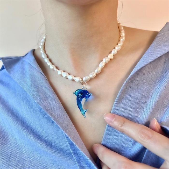 Pretty Dolphin Freshwater Pearl Necklace (8892999A)