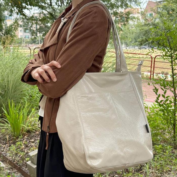 VW Stock Co., Ltd. 1P Daily Lightweight Backpack (JHQSYODN51IL)
