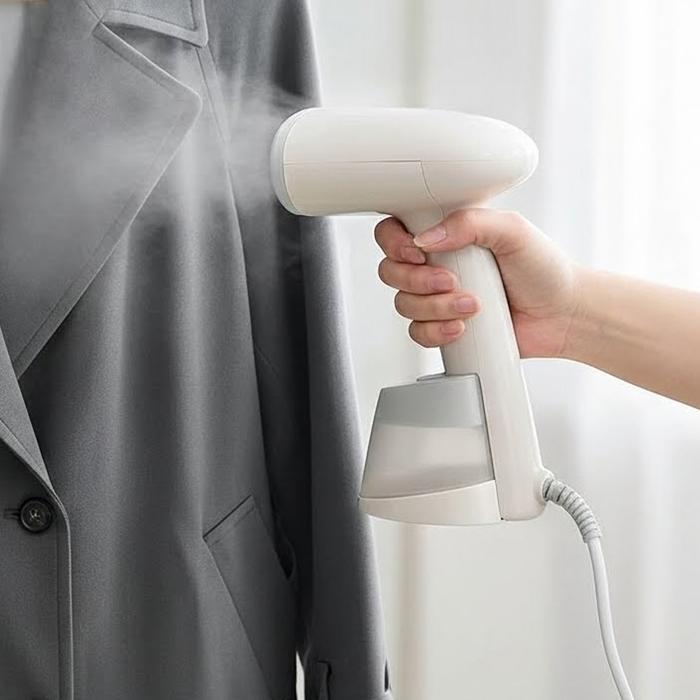 Daetong Distribution Benheim Handy Steam Iron Self Stand Humid Corded Deodorizing Sterilizing Iron H