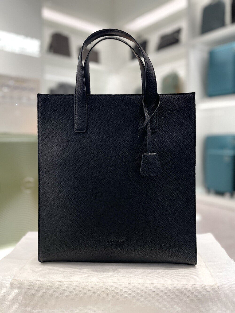 American Tourist Ronan Ronan Black Tote Bag HV809002EIS