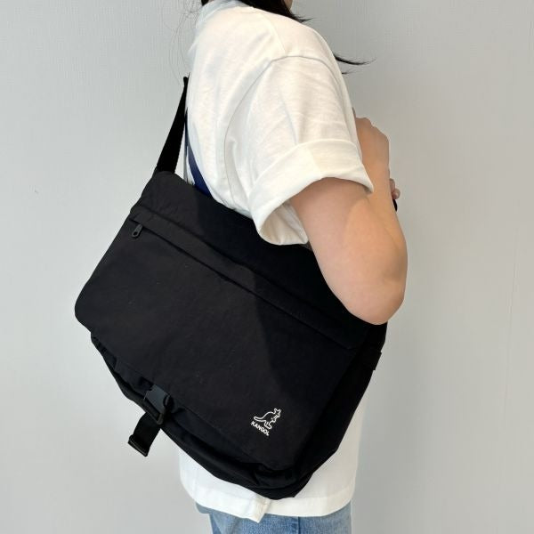 Kangol Essential Retrocore Messenger Bag 2085 Black Crossbody Slingback