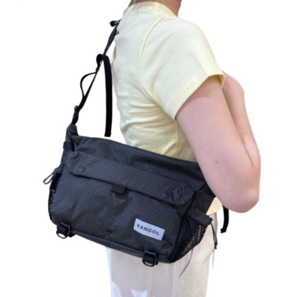 Kangol CBR Retro Core Large Crossbody Black Slingsack