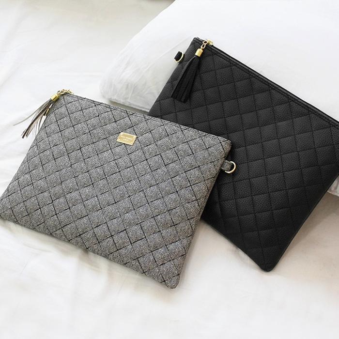 The Double W Global Onnafit BMWO1025 Quilted Tassel Clutch Bag 34332380
