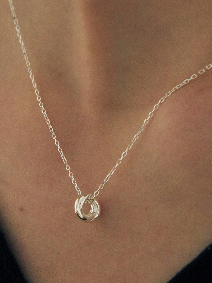 SaintScott Silver 925 Twist Loop Necklace STJ-NA1718WG
